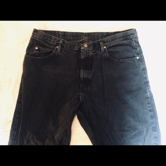 Wrangler 38/30 Relaxed Black Jean - Picture 2 of 4
